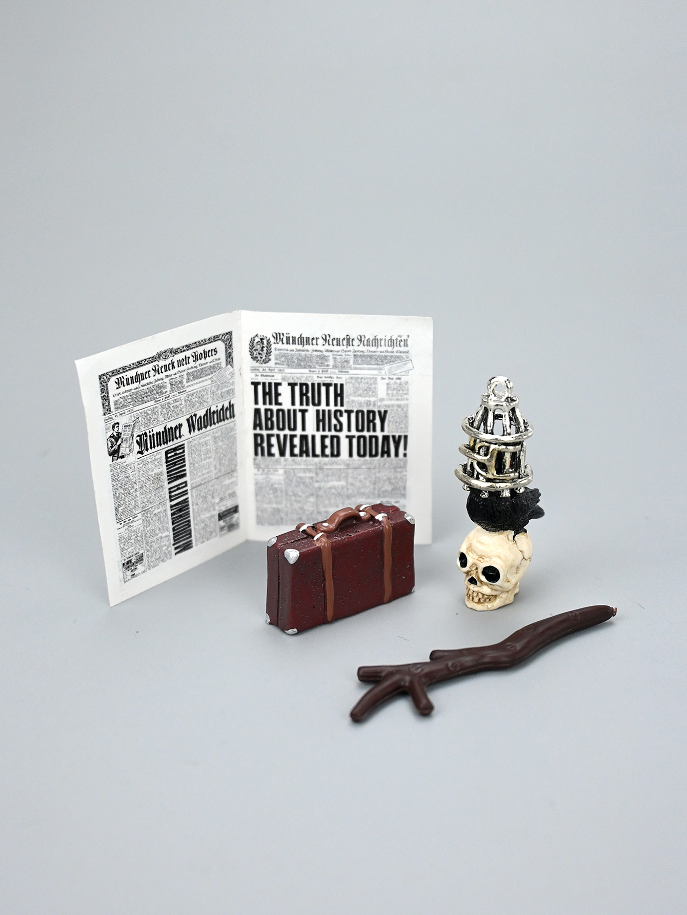 Miniature Academy Luggage Scen - Home Decor Manufacturers 评论和价格